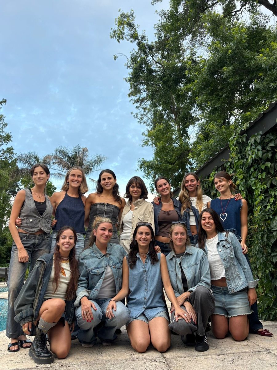 Josefina con sus amigas